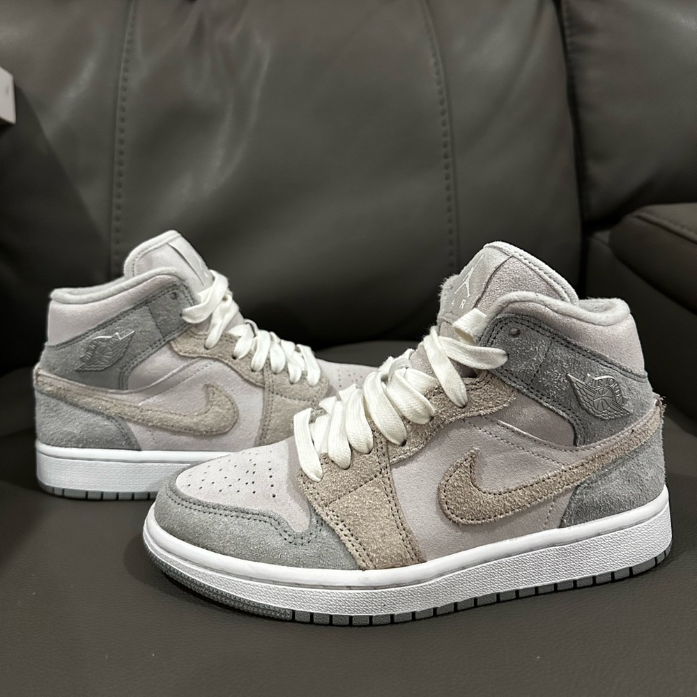 Nike Air Jordan 1 Mid SE Particle Grey/College Grey Women’s 5.5 EU 36